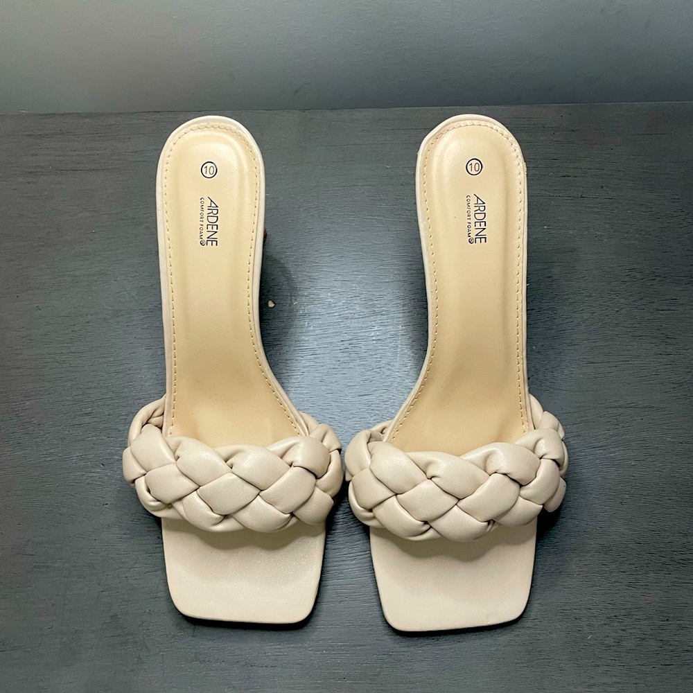 Braided short slipper heels